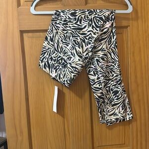 Lilly pulitzer leggings. Medium. NWT never worn. So cute.
